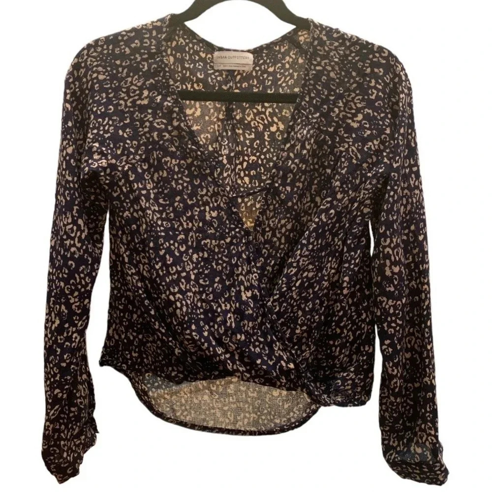 UO Cropped Key Hole Twist Front Faux Wrap Navy Tan Cheetah Print Top Size S